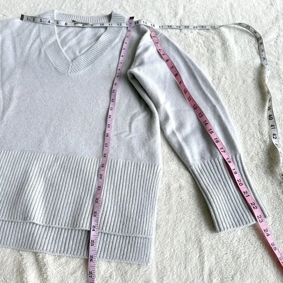 Vince Cashmere Gray V-neck Ribbed Hem Long Sleeve Sweater S